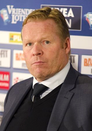 Ronald Koeman langs de lijn als bondscoach