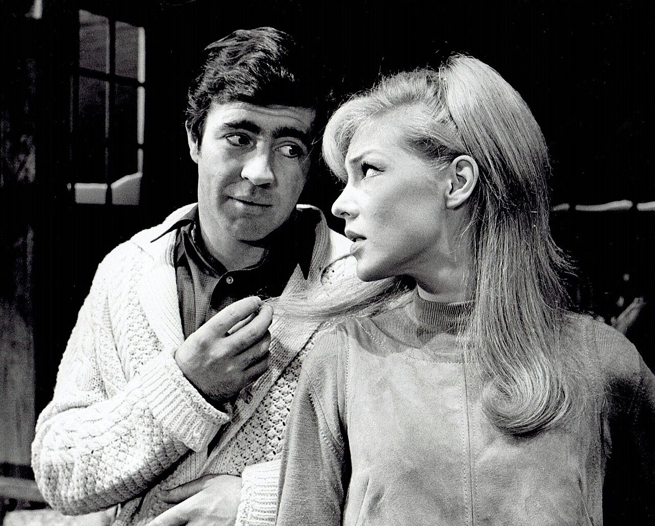 Joanna Pettet samen met Alan Bates in het Broadway-stuk Poor Richard uit 1964