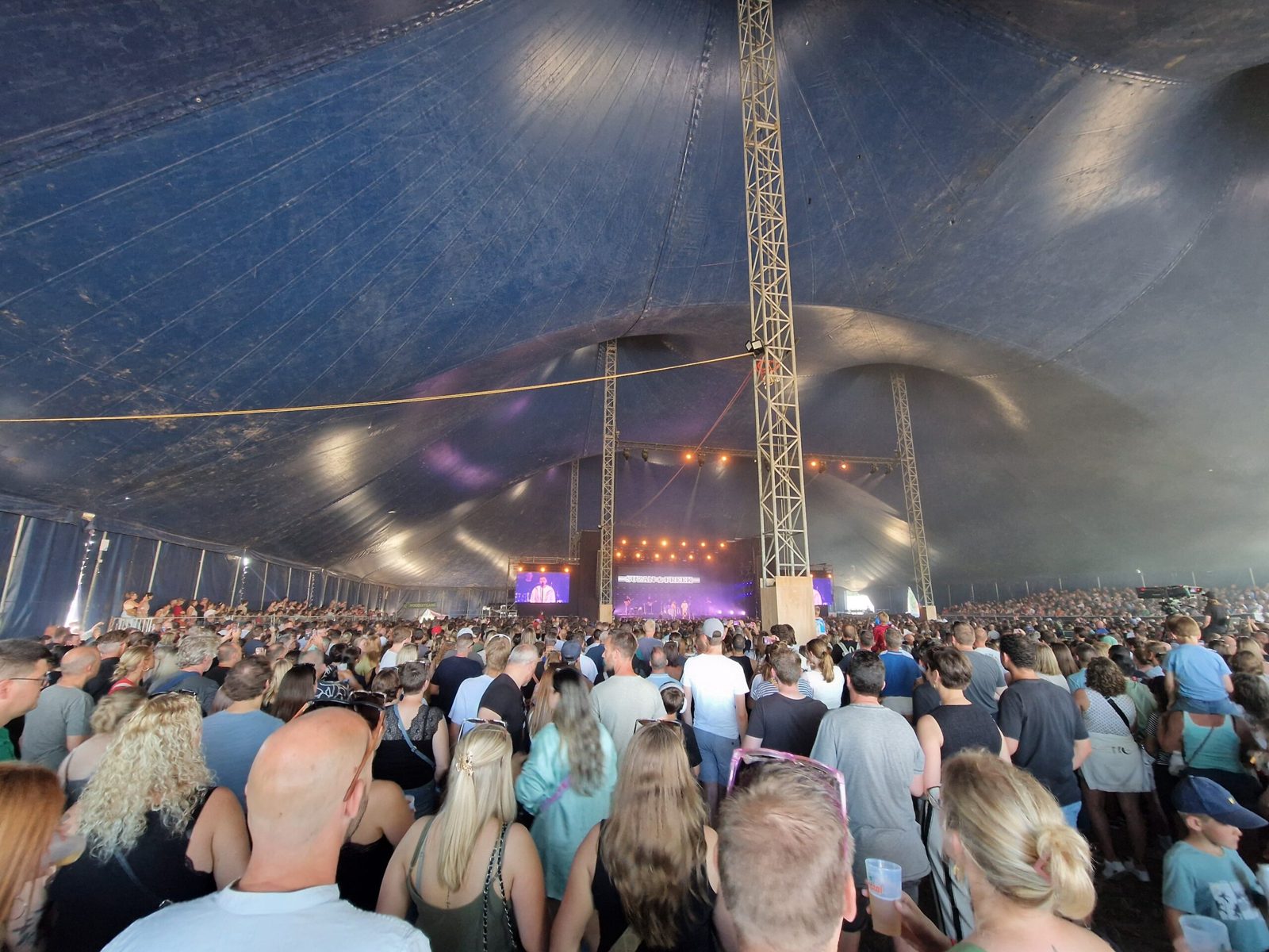 Suzan en Freek op het podium tijdens Rock Zottegem in 2025