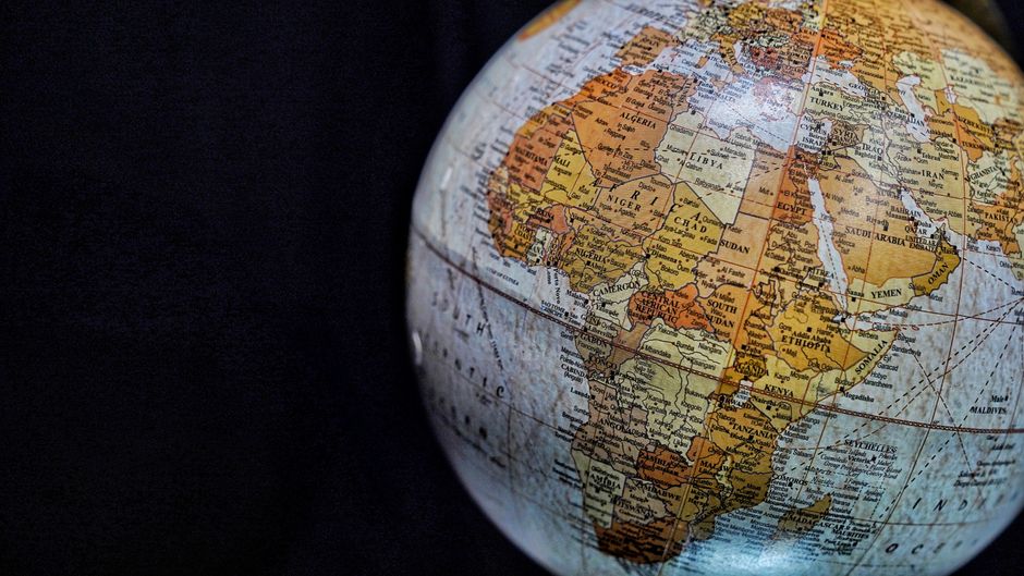 Wereldkaart met de contouren van alle continenten